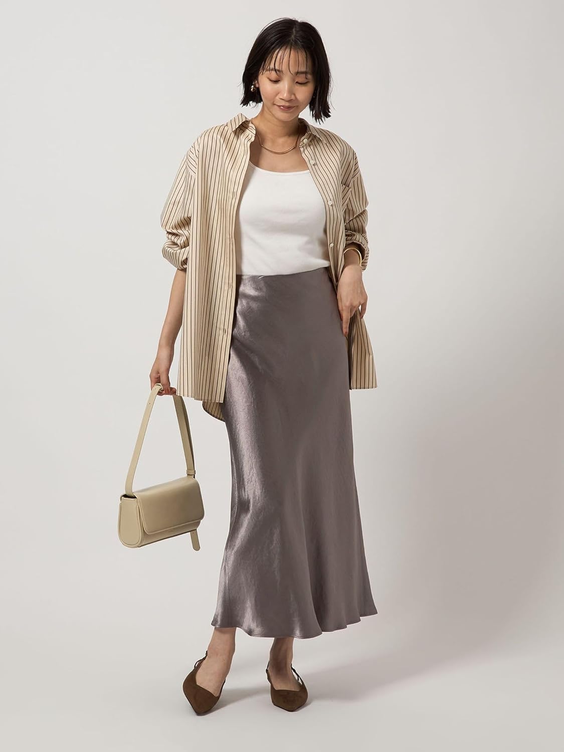 2024年秋のファミリアショーの タグ付ポーチと 新品未使用のハンカチの